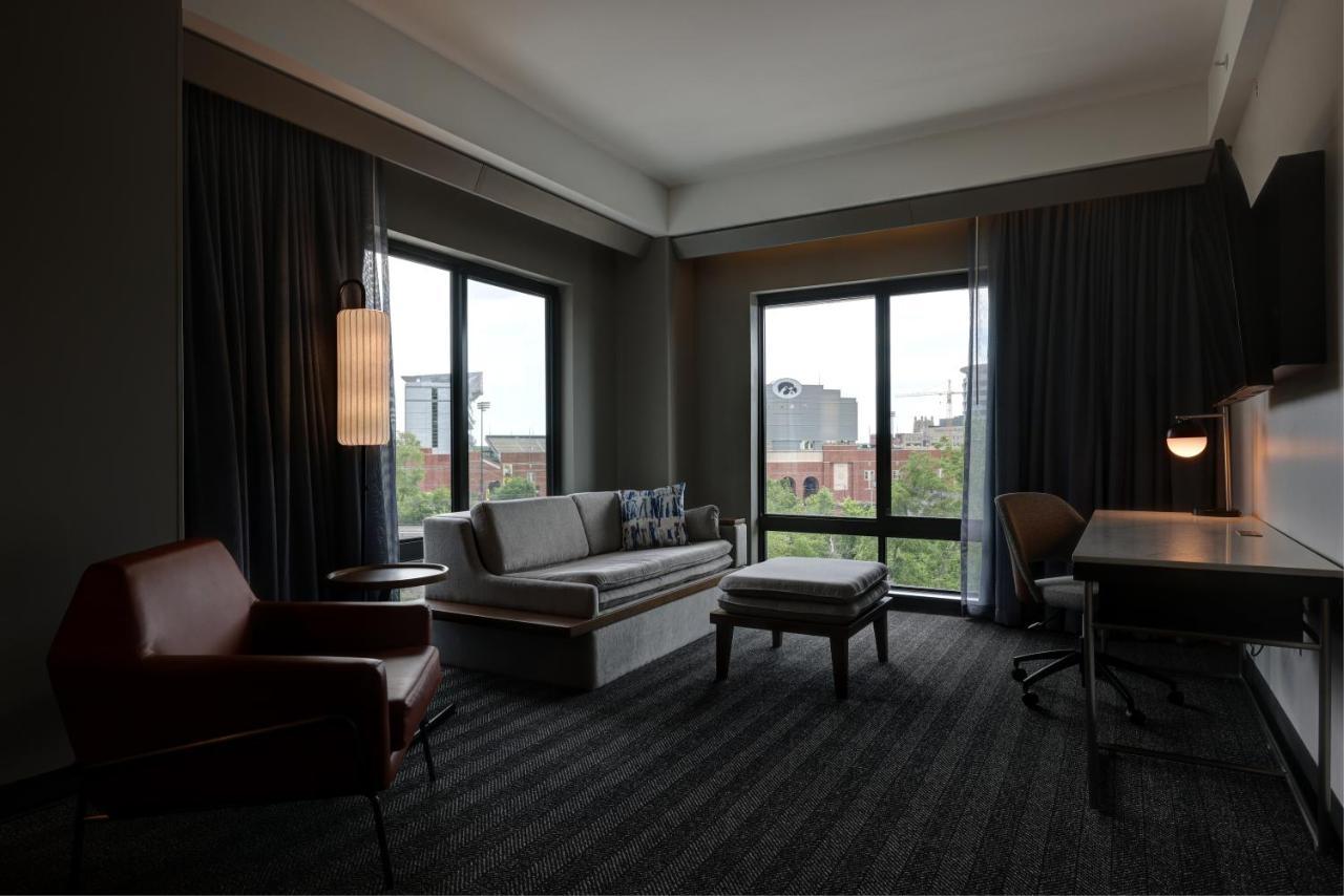 Courtyard By Marriott Iowa City University Heights Eksteriør billede